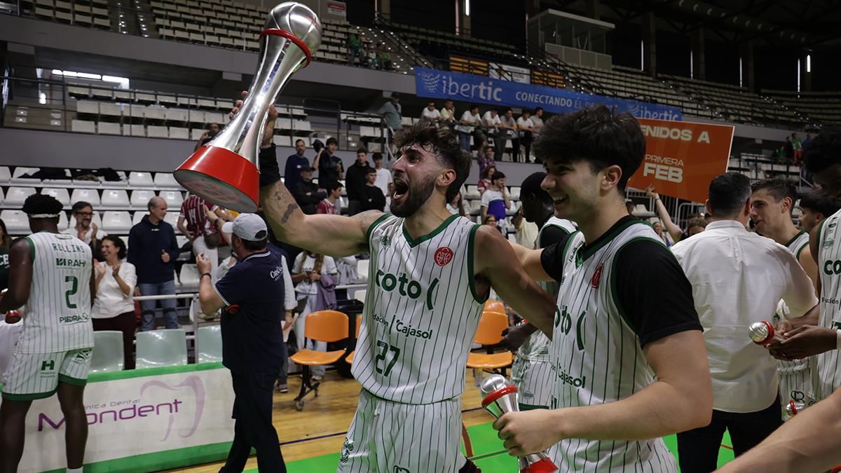 La celebración del ascenso del Coto Córdoba CB a Primera FEB, en imágenes