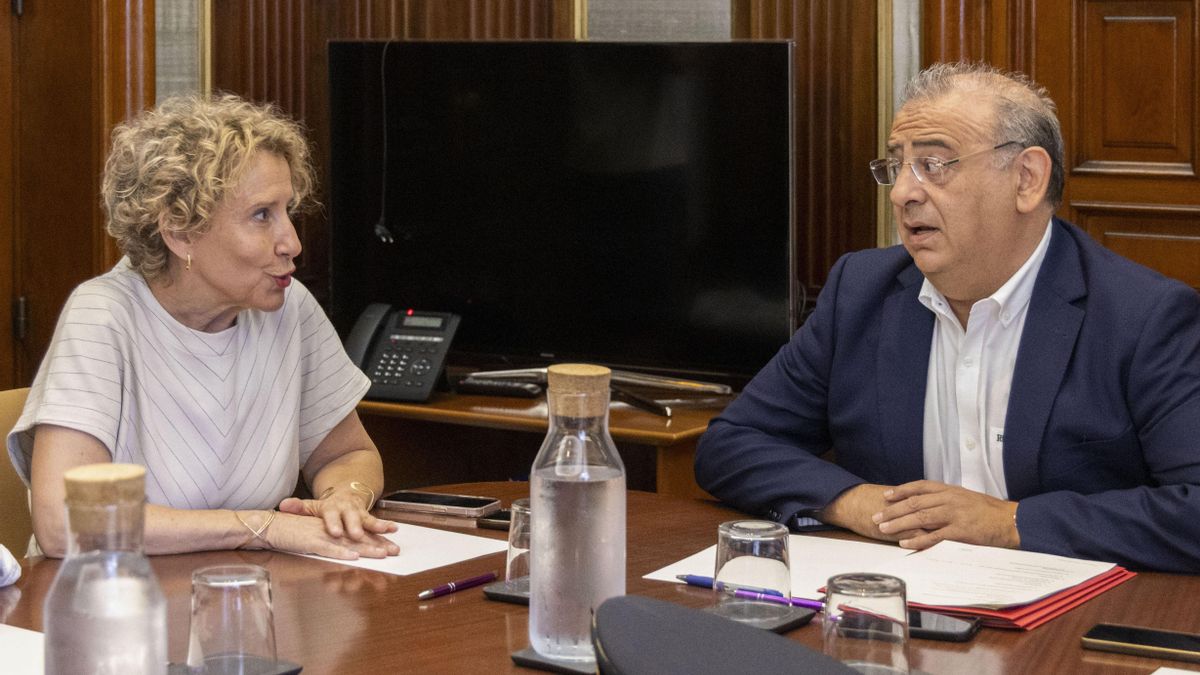 La secretària d'Estat de Seguretat, Aina Calvo (e) reunida amb el delegat del Govern a les Balears, Alfonso Rodríguez (d) a Palma
