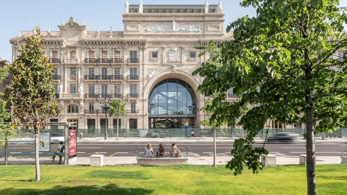 El juzgado admite a trámite el recurso de IU contra el cierre del vial bajo el arco del Banco Santander