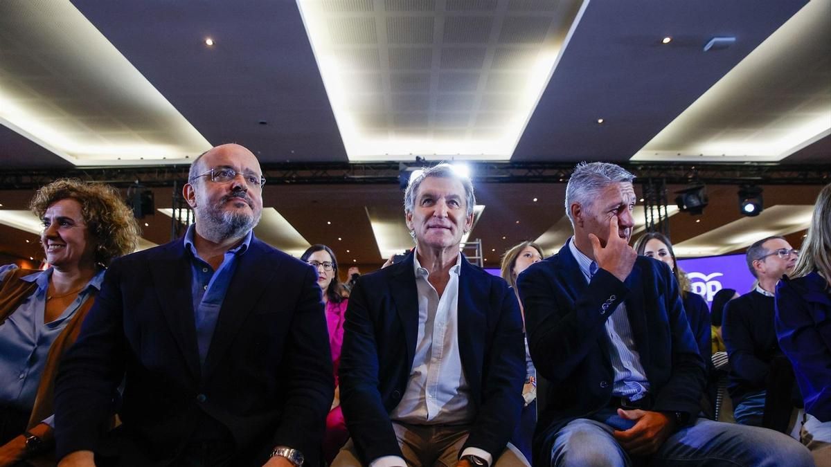 El PP vuelve a enredarse con el catalán: de rectificar el pacto por la lengua de Albiol a cuestionar la inmersión