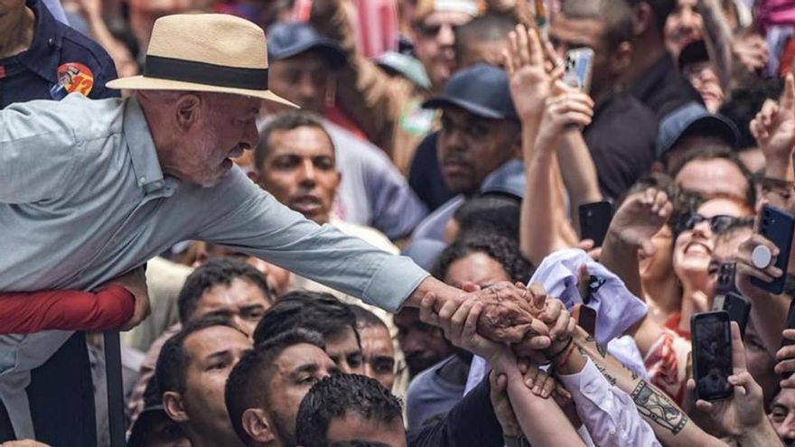 Balotaje en Brasil: a Bolsonaro le alcanza con los votantes de la derecha y Lula ya busca a 30 millones que se abstuvieron