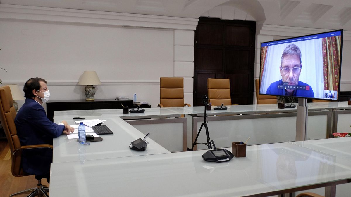 Alfonso Fernández Mañueco participa en la reunión.
