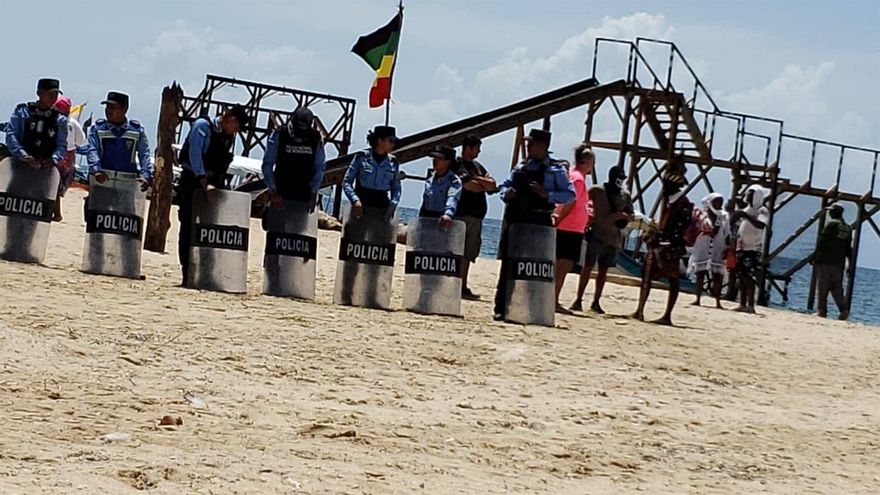 Las imágenes de la protesta garífuna que suspendió la gala de estreno prevista por 'Supervivientes All Stars 2'