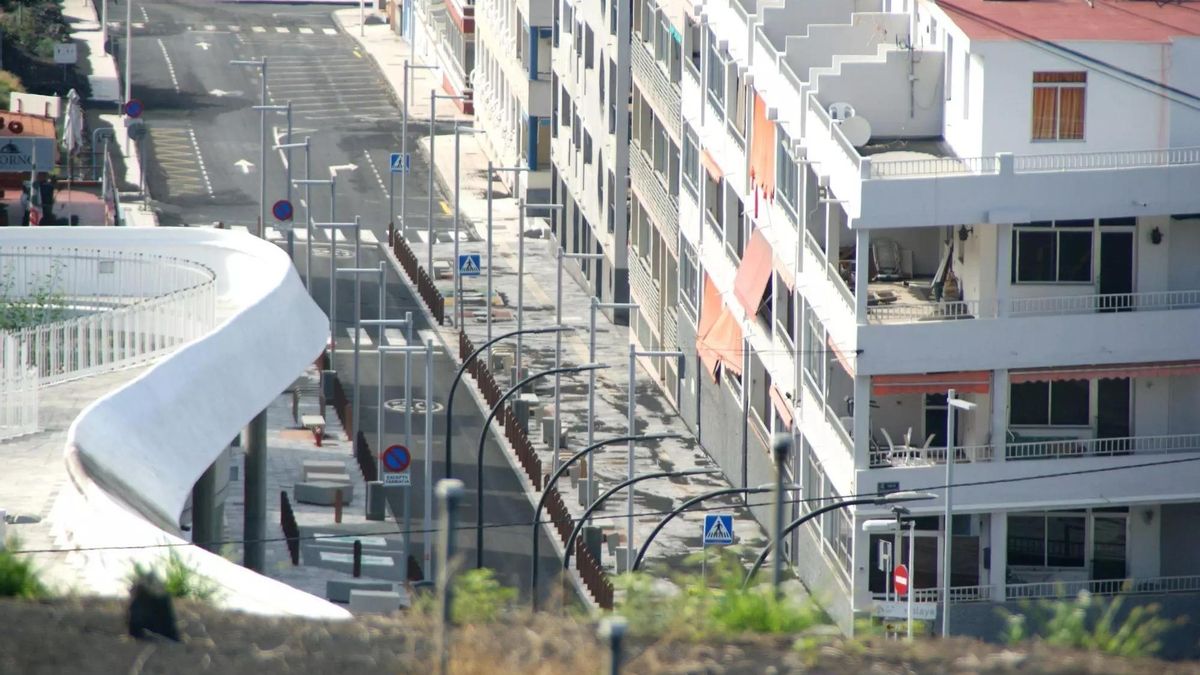 El trabajo “técnico y político” del   Plan de Emergencias de La Palma “permite contar con 22 ascensores comunitarios en servicio en Puerto Naos”