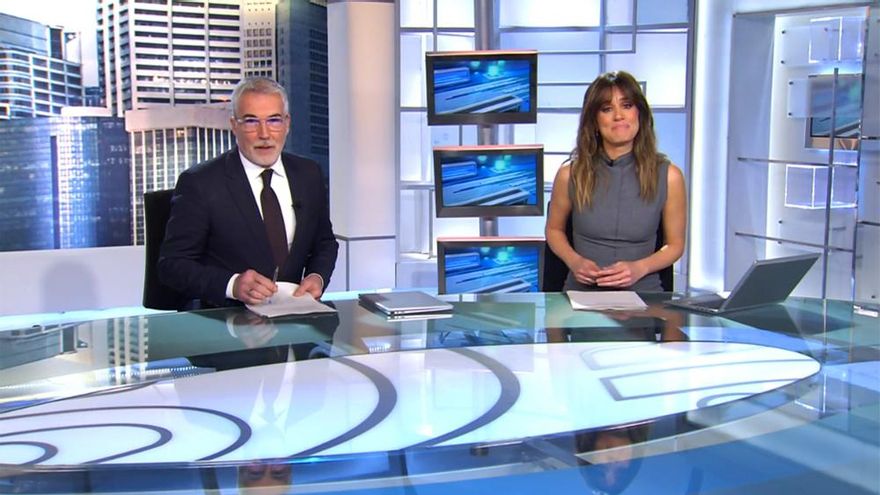 Isabel Jiménez y David Cantero hablan de su 'separación' en Informativos Telecinco: "Siempre serás mi marido televisivo"