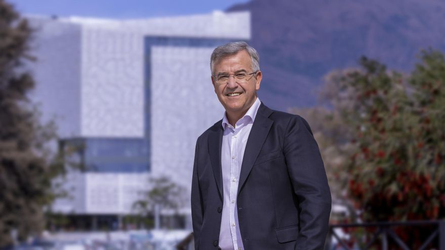 5.000 euros por 48 días revisando farolas y macetas: así fichó el alcalde de Estepona a su presunta víctima de acoso sexual