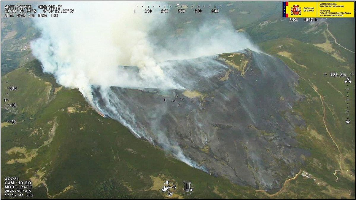 La gran extensión de monte quemada en el incendio desde Pendilla de Arbas ya hasta transpasar a Asturias.