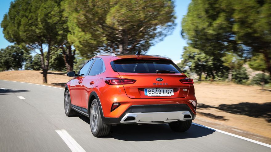 El Kia XCeed PHEV ha recibido retoques en la suspensión y la dirección, adaptadas al peso extra de las baterías.