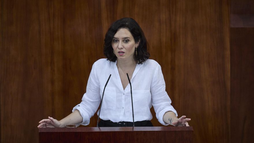 La presidenta en funciones de la Comunidad de Madrid, Isabel Díaz Ayuso, interviene en la segunda sesión del pleno de su investidura en la Asamblea de Madrid, a 18 de junio de 2021, en Madrid (España).