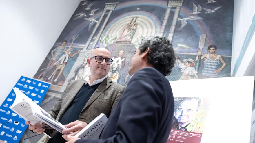 El vicepresidente y diputado de Cultura, Manuel López Mestanza, y el director del Centro Cultural de la Generación del 27, José Antonio Mesa Toré