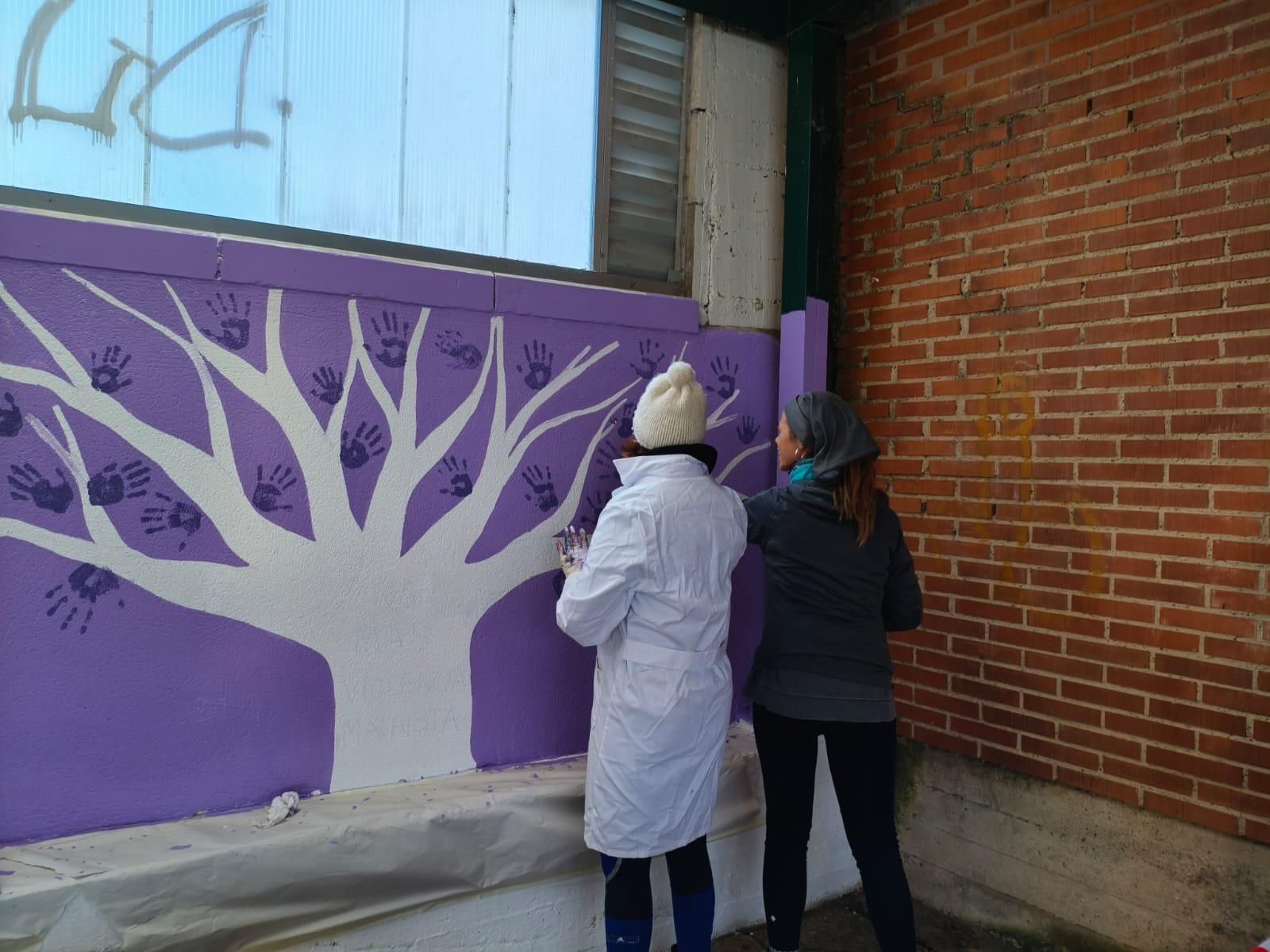 Mural por el 25 N en el colegio Navarrete el Mudo de Logroño