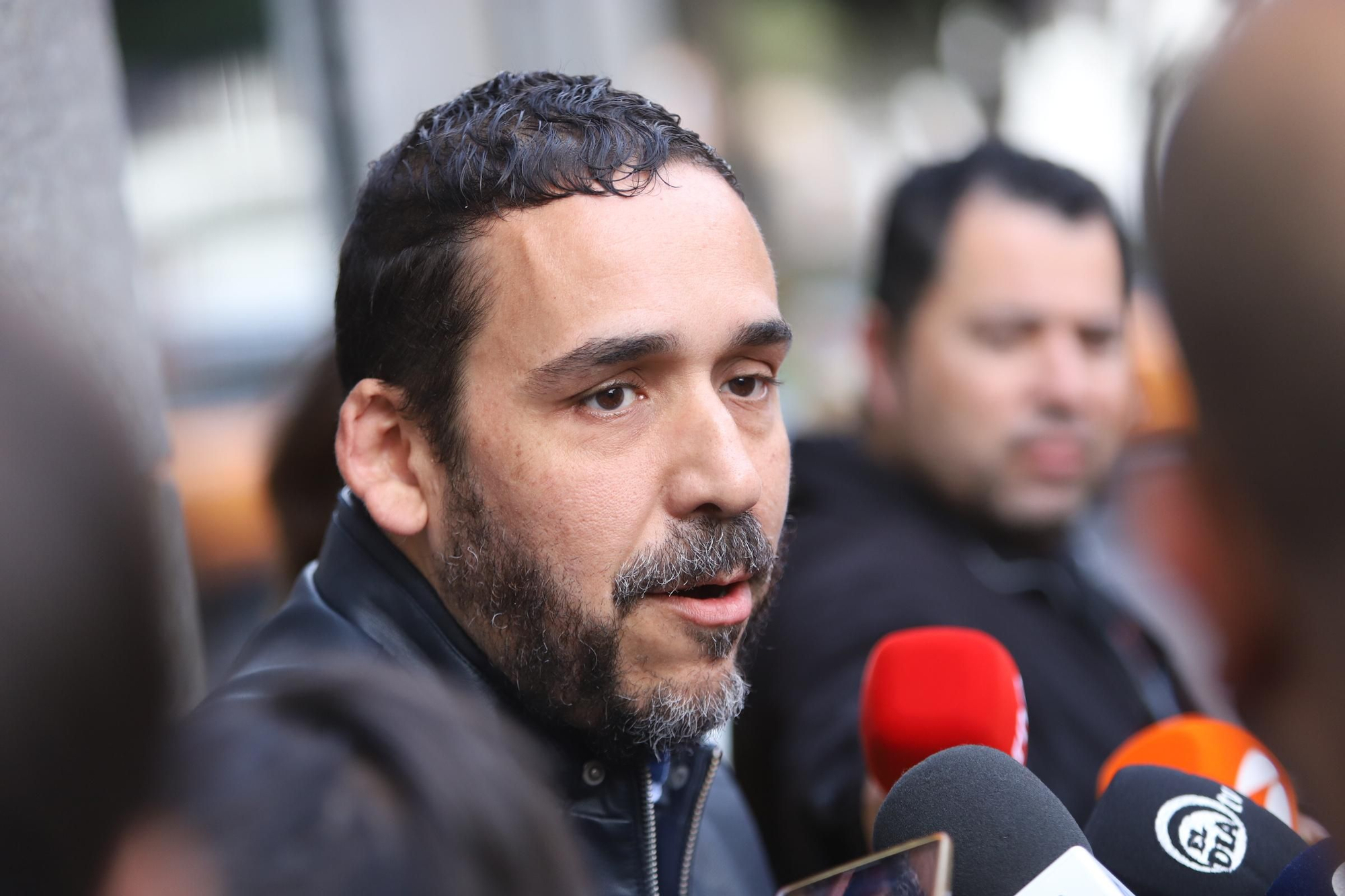 Rubens Ascanio atiende a los medios por fuera de los juzgados de La Laguna