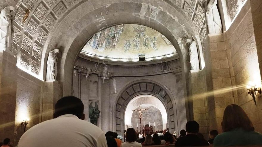 El exportavoz de la Conferencia Episcopal preside una misa en el Valle de los Caídos convocada por la ultraderecha