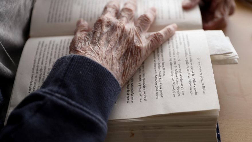 La Xunta no exige formación ni PCR a personal de refuerzo para residencias de mayores asoladas por la COVID-19