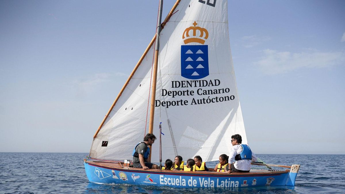 Estudiantes de Lanzarote se acercan a la vela latina canaria de barquillos