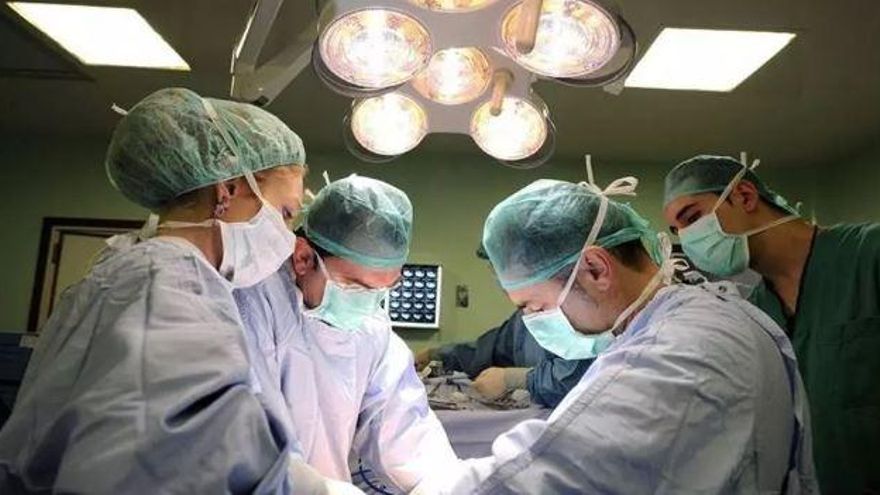 El personal de la sanidad privada canaria reclama subidas salariales ante los beneficios millonarios de las clínicas