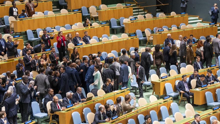 Boicot to Netanyahu at the UN: a hundred delegates leave the room and receive him between boots