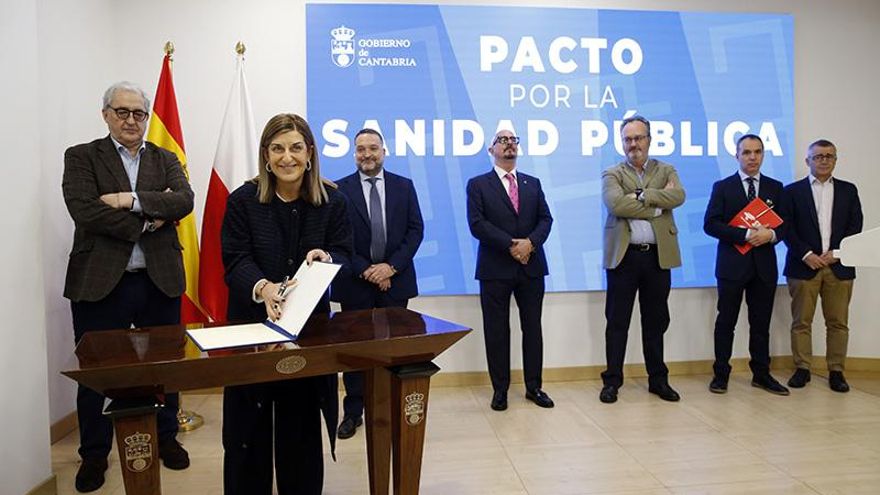 Buruaga (PP) tras aprobar un convenio de 256 millones con el hospital privado Santa Clotilde: "Jamás hemos privatizado asistencia sanitaria"