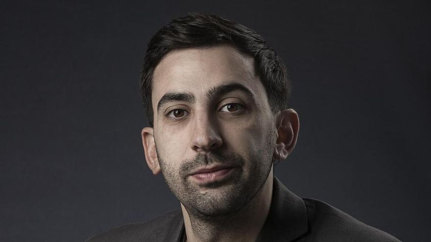 Juan González, biógrafo de Milei: "Se ha convencido de que los perros tienen poderes"