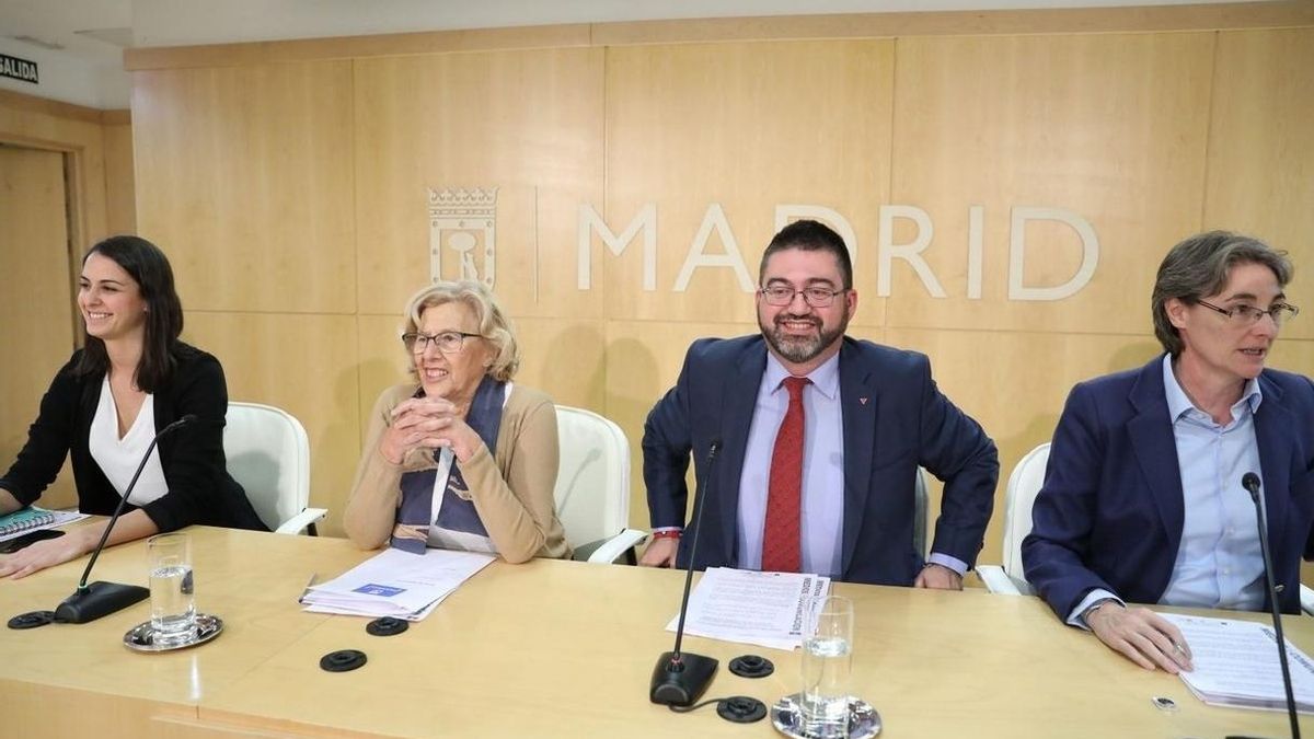 Carmena dice que es "doloroso ver que hay dinero que no se puede gastar en cosas que hacen falta"