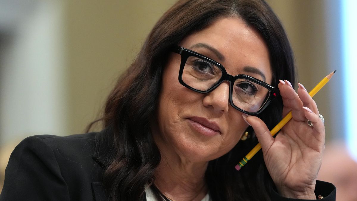 La secretaria de Trabajo de Trump dimite en medio de una investigación por abuso de poder