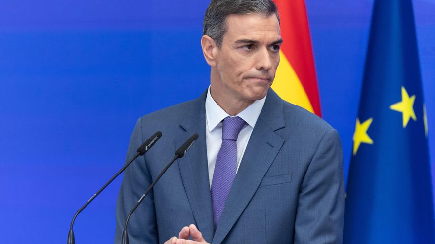 Archivo - El presidente del Gobierno, Pedro Sánchez, comparece ante los medios de comunicación para hacer balance del curso político, a 28 de julio de 2025, en Madrid (España). Esta fotografía ha sido realizada utilizando la técnica de doble exposición.