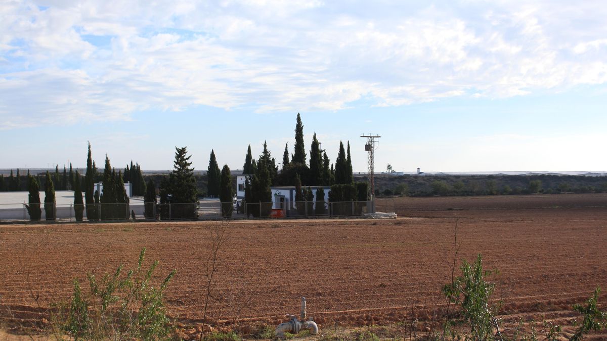 La almenara de la MCT afectada por las riadas está rodeada de terrenos de cultivo que han transformado la hidrología natural del Campo de Cartagena.