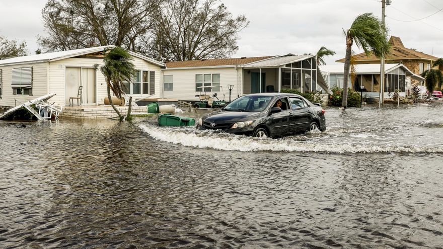 Vista de los daños causados por el huracán Ian en Fort Myers, Florida, el 29 de septiembre de 2022. EFE/Tannen Maury