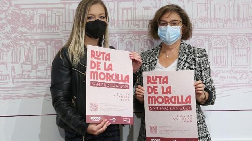 La concejala de Acción y Promoción Cultural de Ayuntamiento de León, Evelia Fernández, junto a la representante de la Asociación de Hostelería de León, Paula Álvarez.