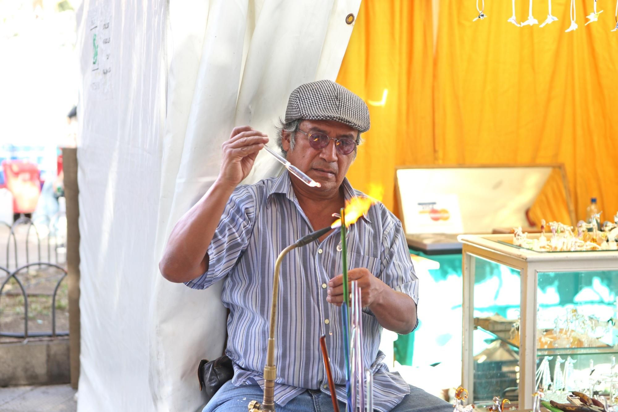 La 22ª Feria de Artesanía, en el Parque de San Telmo (Las Palmas de Gran Canaria).