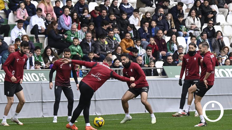 El Córdoba CF abre las puertas de su entrenamiento por Semana Santa