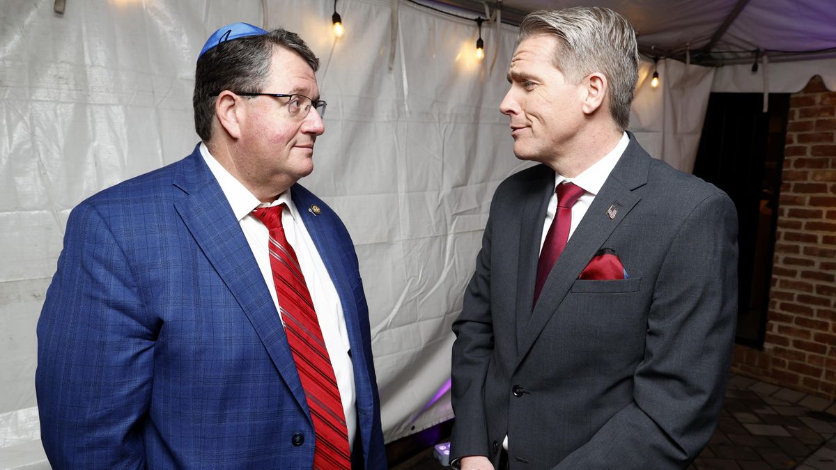 "La elección entre perros y musulmanes no es difícil": un congresista de Trump exhibe su islamofobia entre aplausos del mundo MAGA