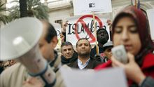 Imagen de archivo. Concentración de entidades sociales, culturales y religiosas contra la islamofobia en Valencia.