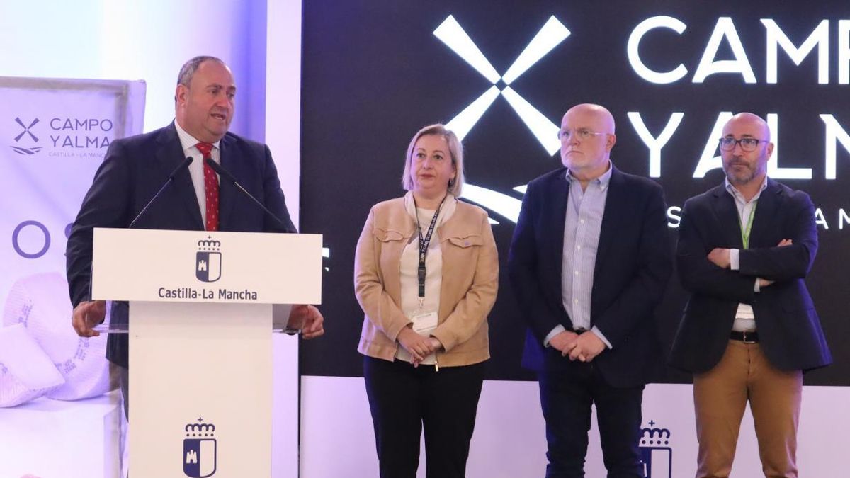 El consejero hace público los premiados en esta edición. JCCM