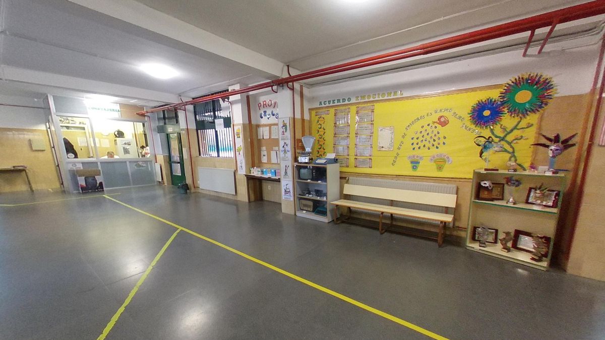 Vuelta al cole reivindicativa en Logroño con los profesores como instaladores de aire acondicionado y a ritmo de 'Escuela de calor'