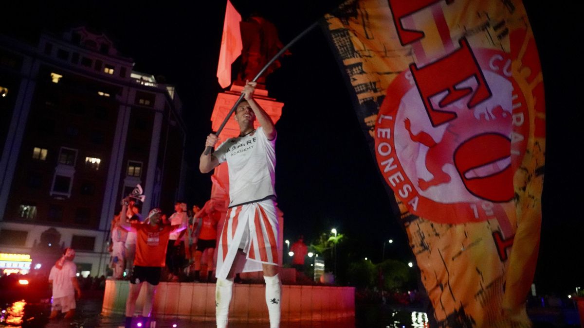 Celebración del ascenso de la Cultural a Segunda en Guzmán.