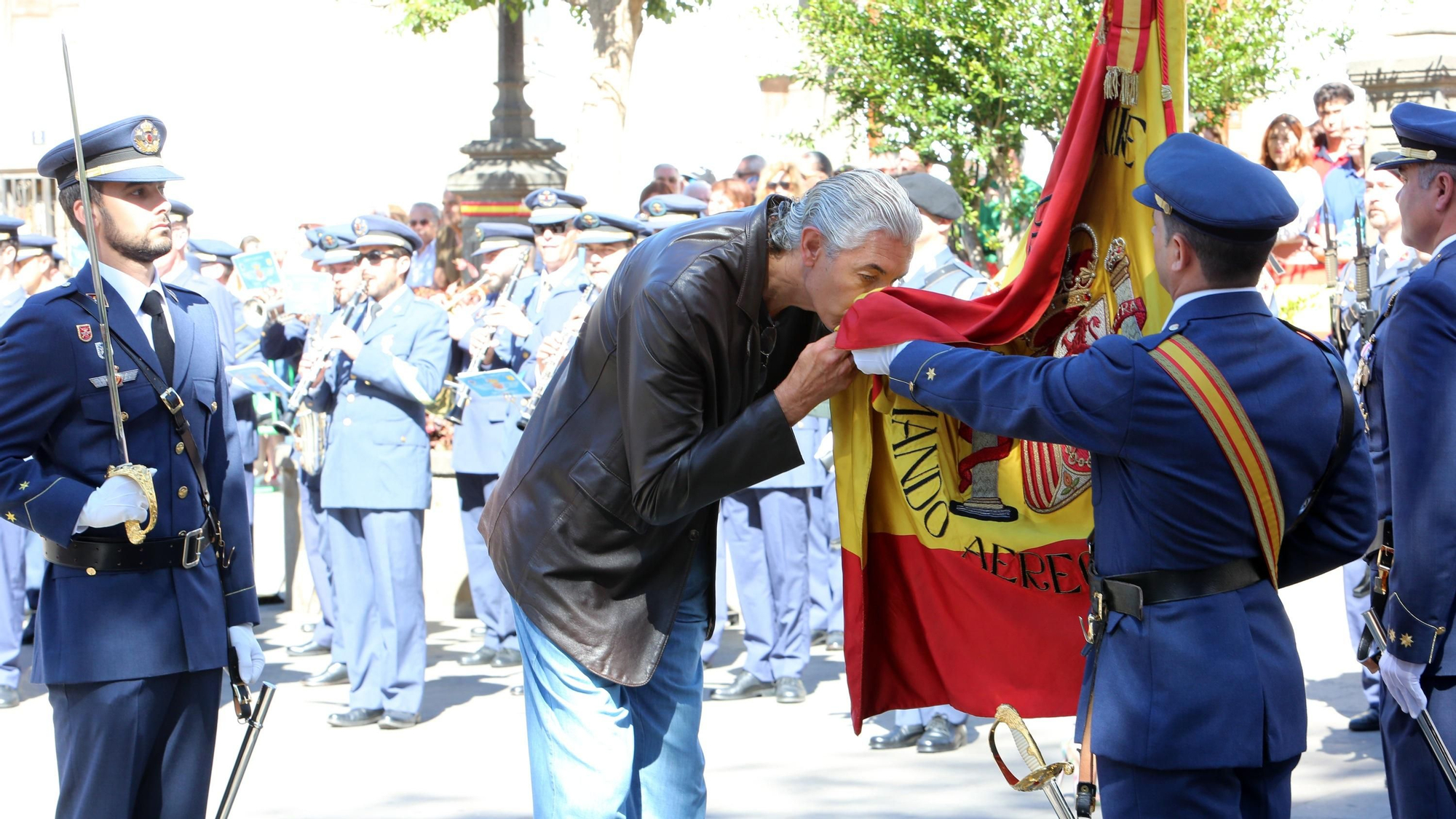 El presidente del CV 7 Islas Vecindario, Paco Sánchez Jover en la jura de bandera de Arucas.