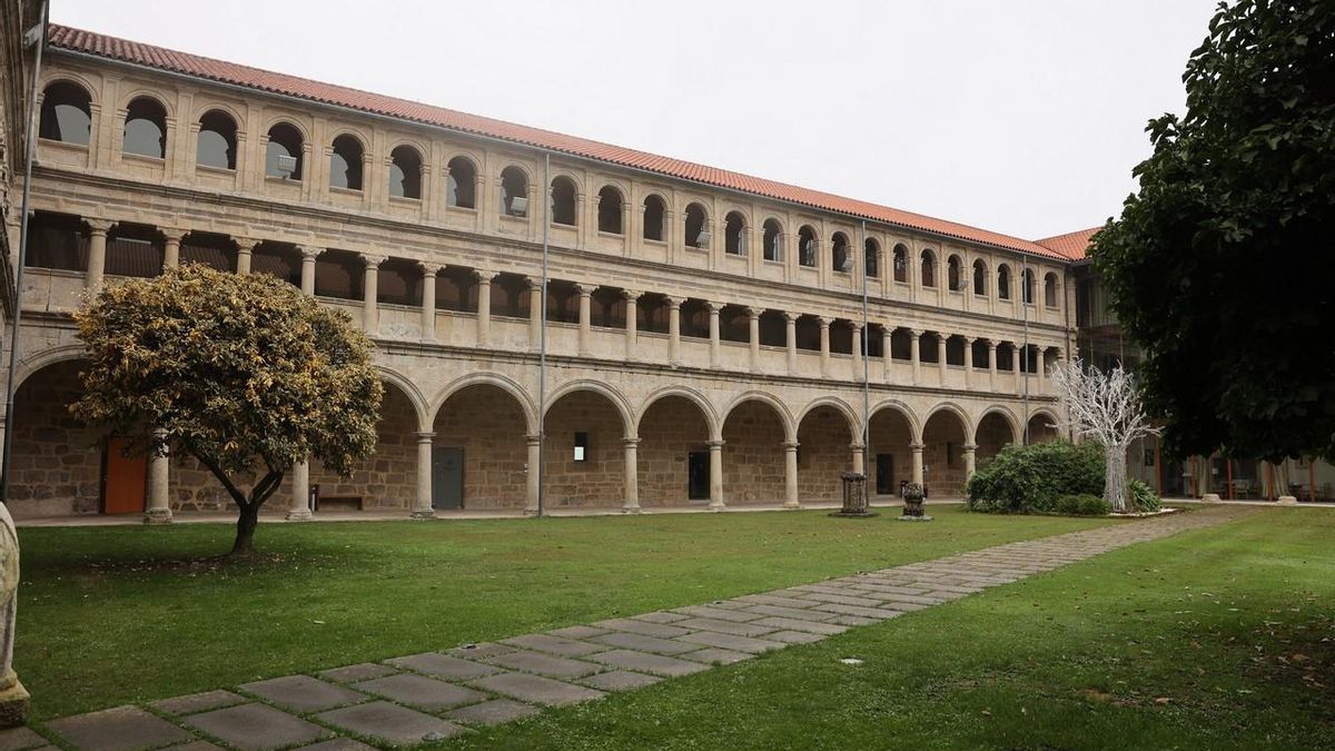 Santo Estevo de Ribas de Sil es uno de los destinos más visitados de la provincia de Ourense y permite visitas libres y gratuitas en horarios establecidos para los claustros principales
