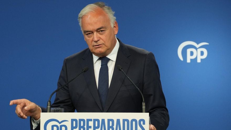 El vicesecretario de Comunicación del PP. Esteban González Pons, ofrece una rueda de prensa en la sede del PP.