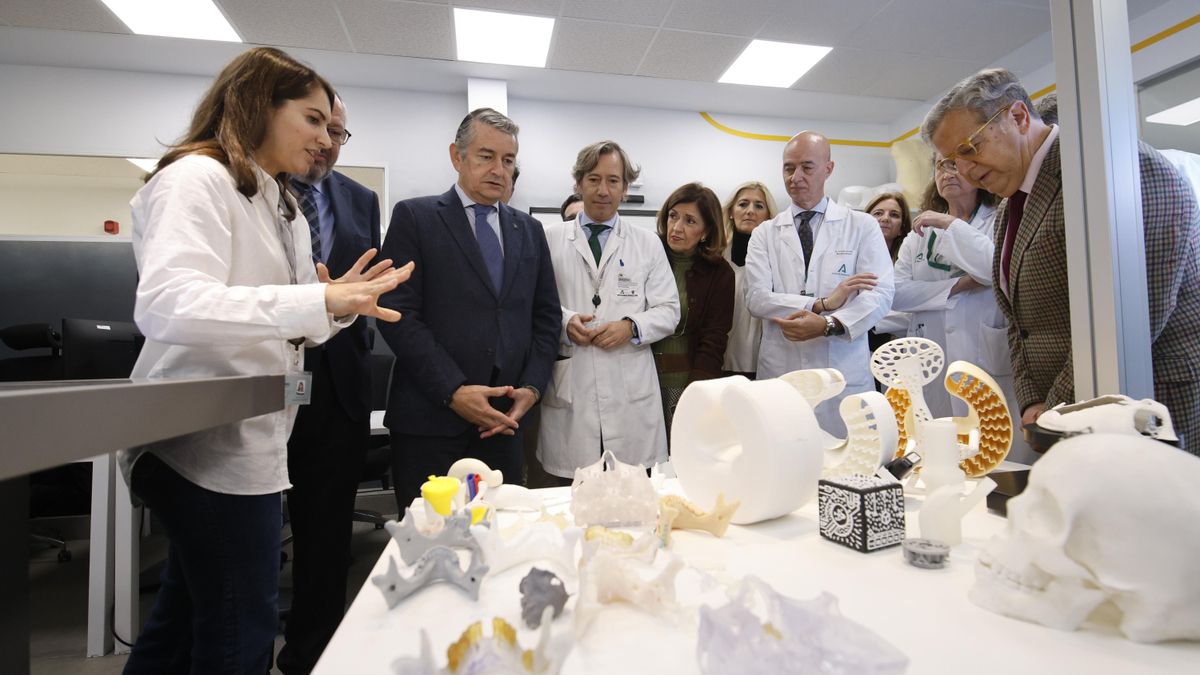 El consejero de Salud, Antonio Sanz visita el Imibic