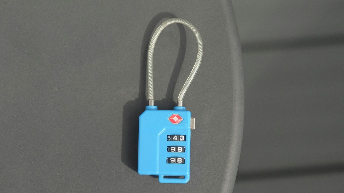 Un candado TSA siempre es más práctico si es de cable.
