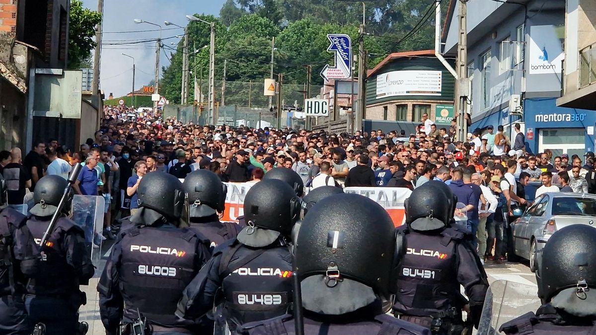 Agentes de Policía 'antidisturbios' en una manifestación de trabajadores en Vigo