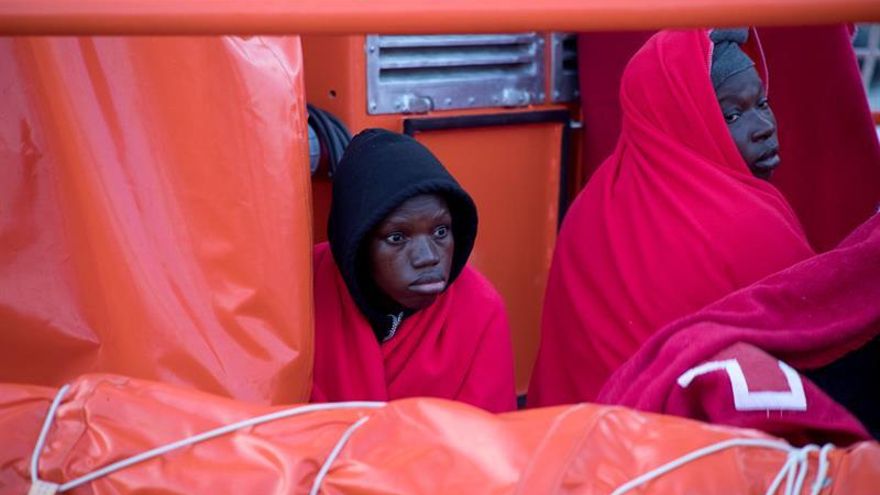 Llegan a Motril los 46 inmigrantes rescatados en las cercanías de Alborán