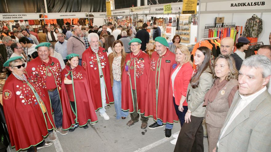 La presidenta de Cantabria, María José Sáenz de Buruaga, inaugura la XIV Feria de la Caza, Pesca y Productos Agroalimentarios de Liébana