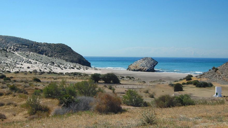 Archivo - Playa de Mónsul, en el Parque Natural de Cabo de Gata-Níjar (Almería).