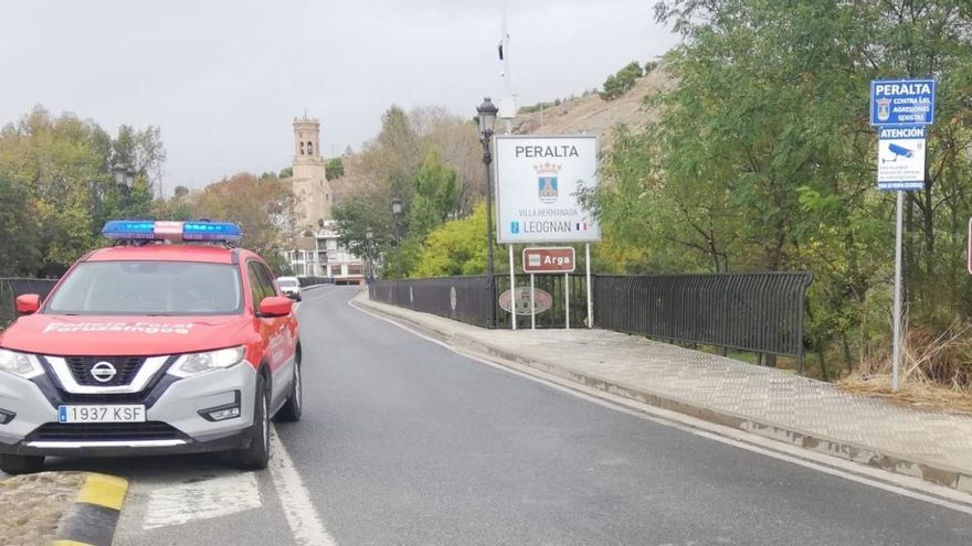 Patrulla de la Policía Foral en Peralta