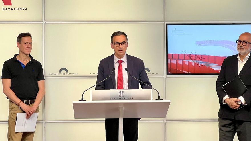 El diputado de Vox Manuel Acosta, en una rueda de prensa desde el Parlament