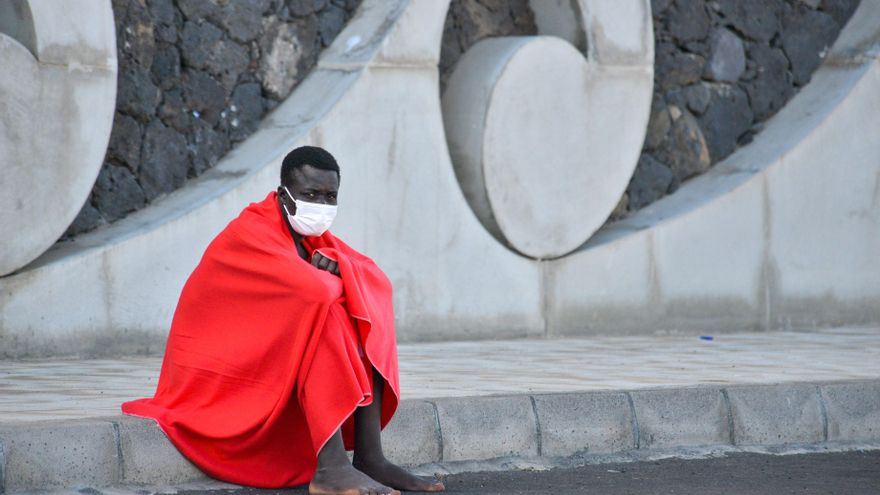 Más reparto de menores, dos aviones de vigilancia y que intervenga ya el Defensor del Pueblo: propuestas ante el repunte migratorio