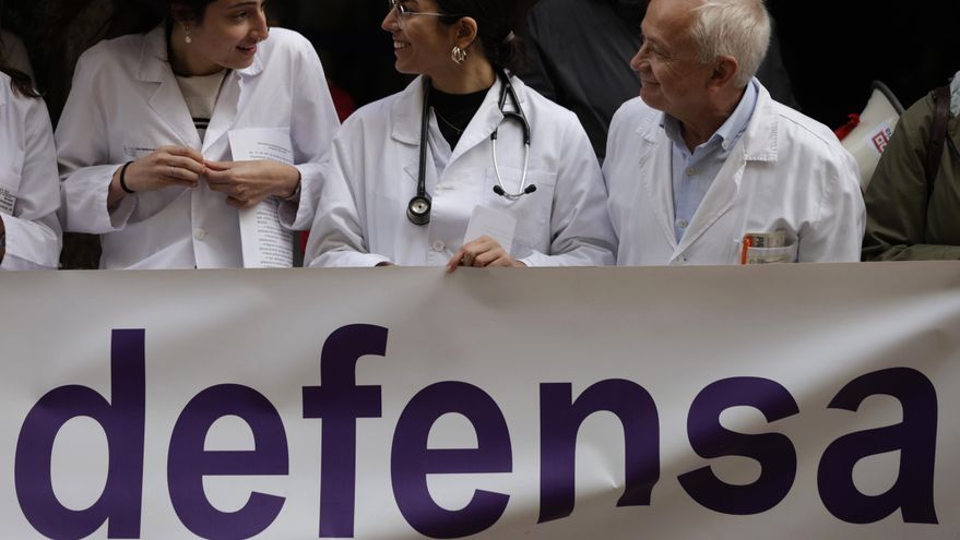 El relevo pendiente en la sanidad pública: 40.000 sanitarios se jubilarán cada año hasta 2026