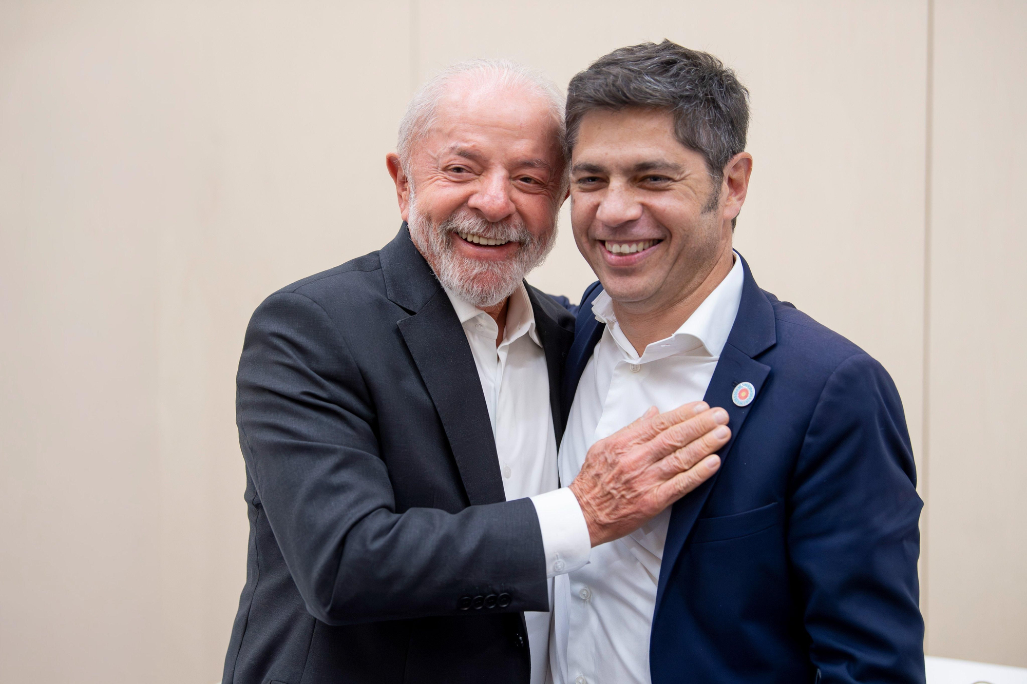 El presidente de Brasil, Lula Da Silva, junto al gobernador Axel Kicillof, en Barcelona.
